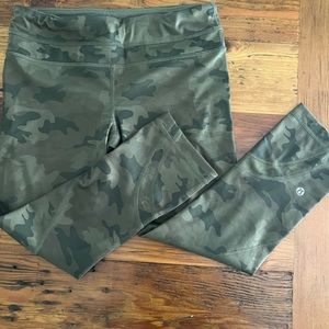LULU-LEMON Camo crop legging size 6